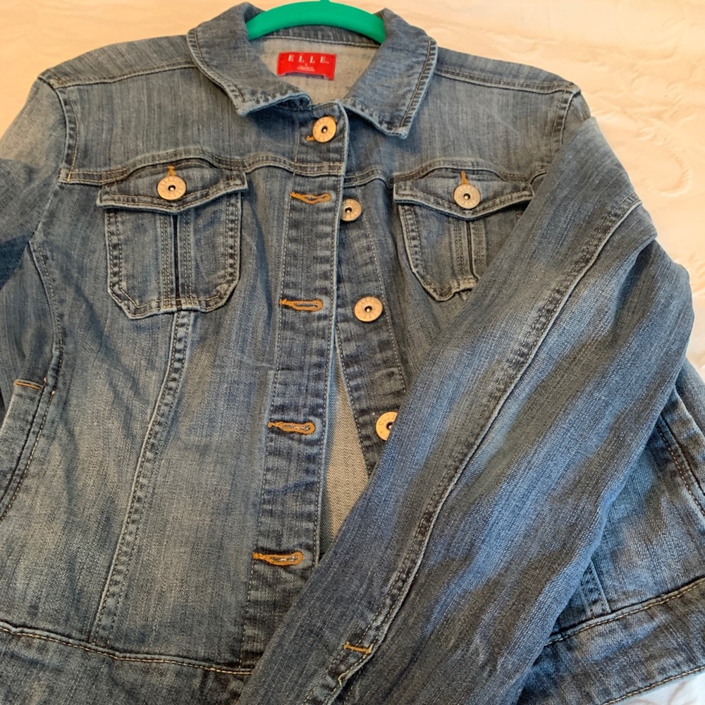 Elle Classic Jean Jacket. Size Large.